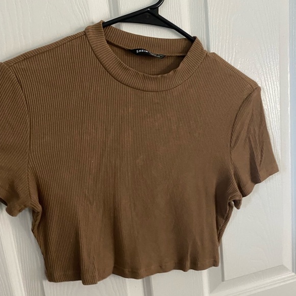 Mock Neck Cropped Tee Size Large - Picture 3 of 3